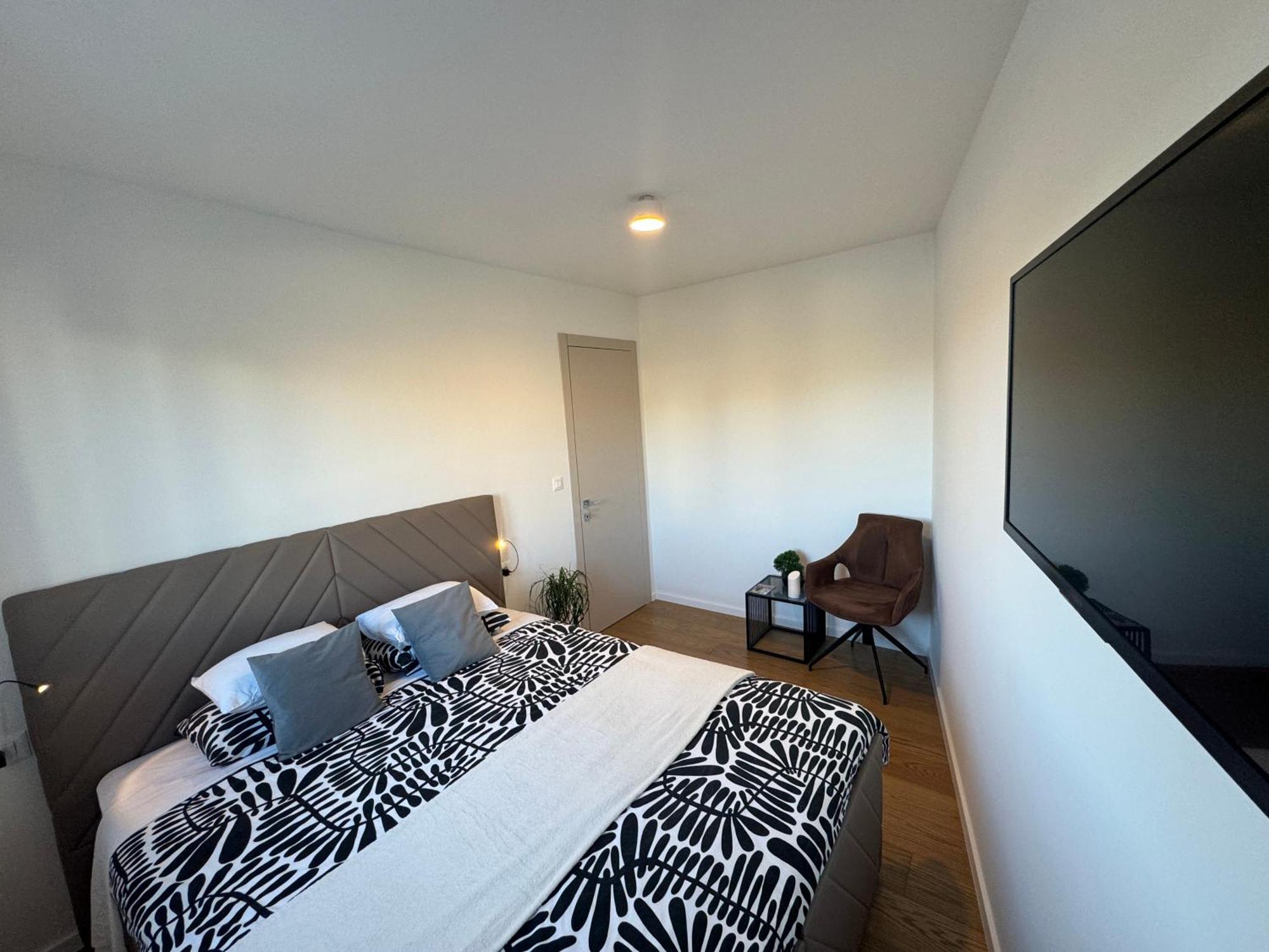 Abyss New Near The With Private Garage Appartement Split