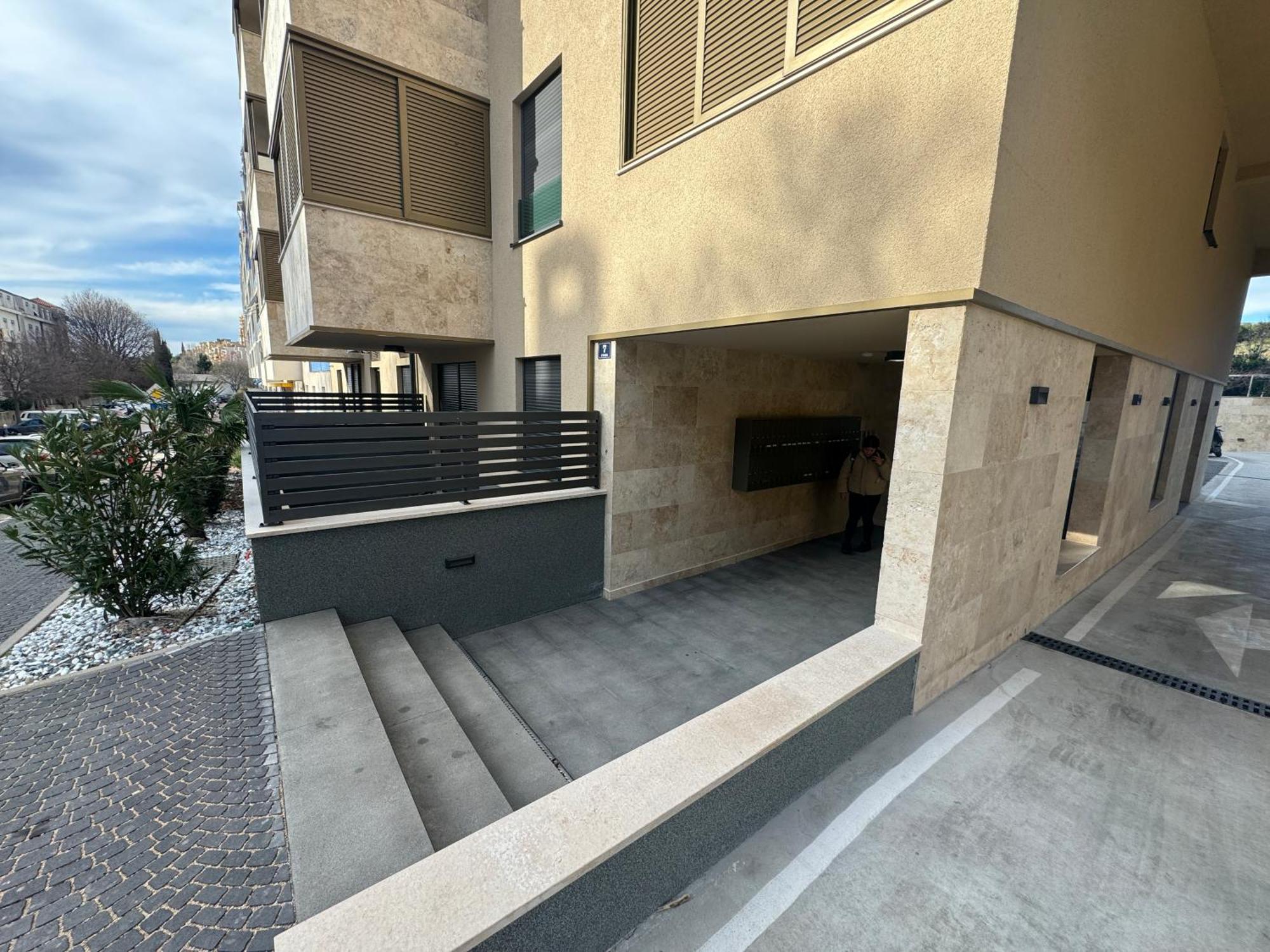 Abyss New Near The With Private Garage *